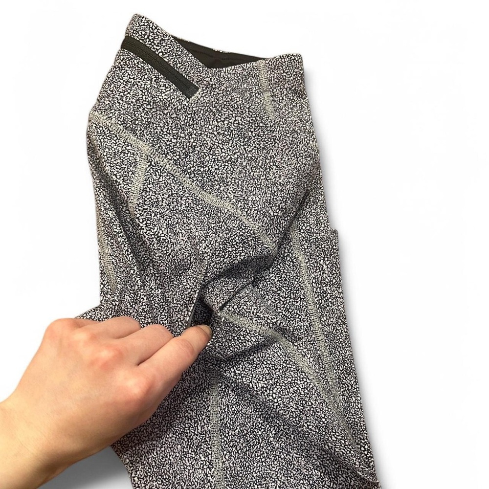 Lululemon • Pace Rival Legging • Grey/Black/White • Cropped • 26” Waist - Picture 6 of 8